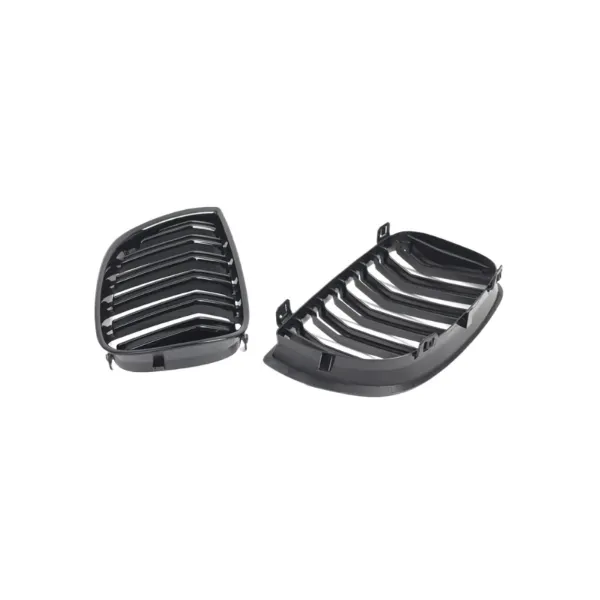 Atrapa chłodnicy prawa 51137127228 BMW