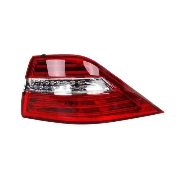 Lampa zespolona tylna lewa 1669063301 Mercedes