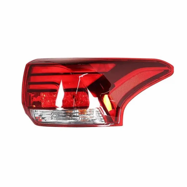 Lampa zespolona tylna prawa wewnętrzna 8331A180 Mitsubishi