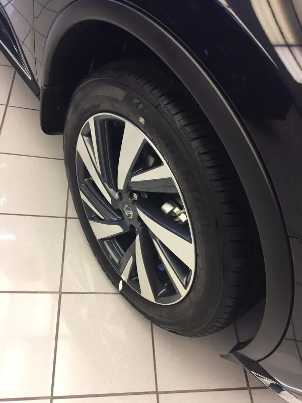 Poszerzenie (nakładka) reperaturki błotnika przedniego lewy 768525AA0A Nissan/Infiniti