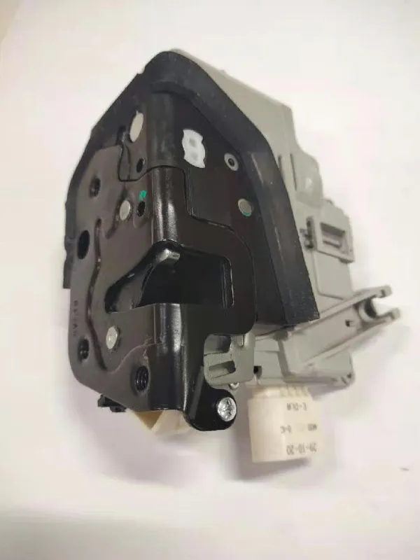 Zamek drzwi przednich lewych 4F1837015E VAG