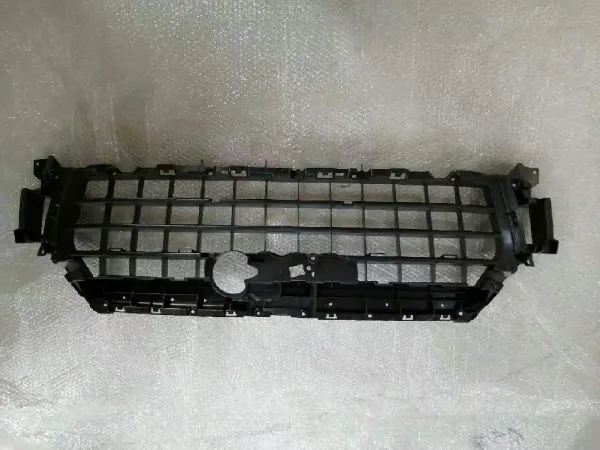 Atrapa chłodnicy 4M0807233C VAG