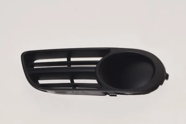 Zaślepka (kratka) lamp przeciwmgielnych zderzaka przedniego prawa 6Y0807368BB41 VAG
