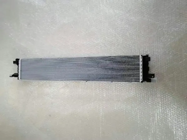Chłodnica silnika dodatkowa 8K0145804H VAG