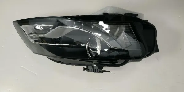 Reflektor prawy 8K0941030AQ VAG