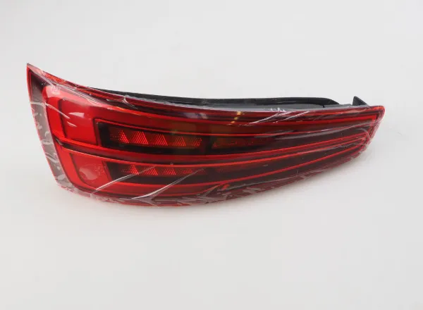 Lampa zespolona tylna lewa 8U0945093P VAG
