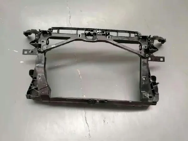 Osłona chłodnicy kompletna (panel mocowania reflektorów) 8V0805588 VAG