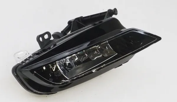 Lampa przeciwmgielna lewa 8V0941699E VAG
