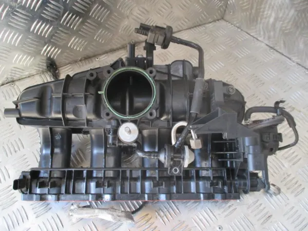 Kolektor ssący 06J133185AR VAG