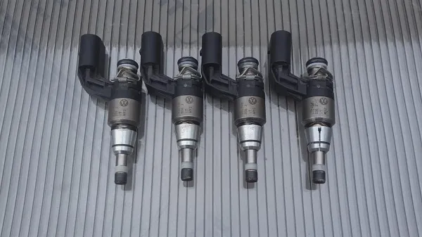 Wtryskiwacz paliwa 03C906036J VAG