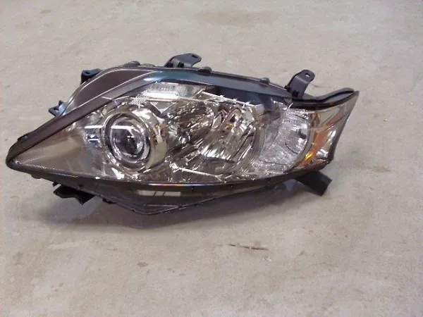 Reflektor lewy 8118548671 Toyota