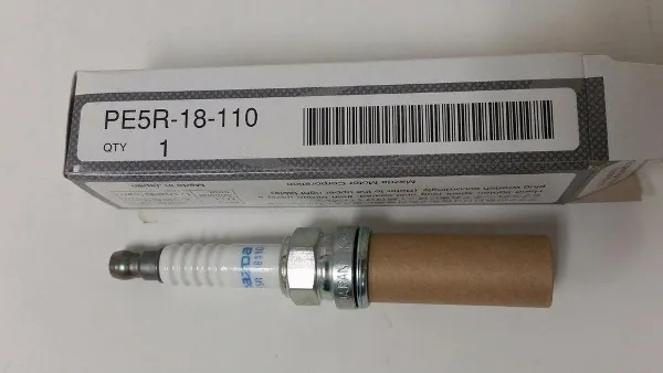 Świeca zapłonowa PE5R18110 Mazda