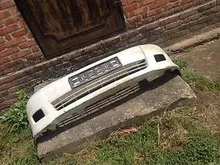 Zderzak przedni Toyota Yaris VERSO