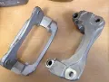 Jarzmo zacisku hamulcowego tylnego Mitsubishi Pajero V90