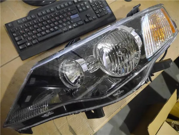 Reflektor lewy 8301B325 Mitsubishi