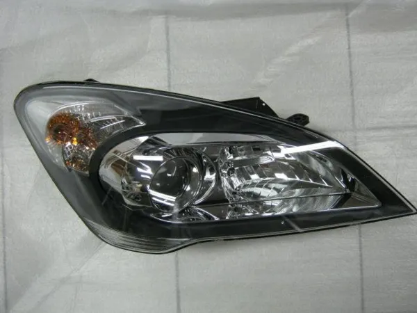Reflektor prawy 921021H070 Hyundai/Kia
