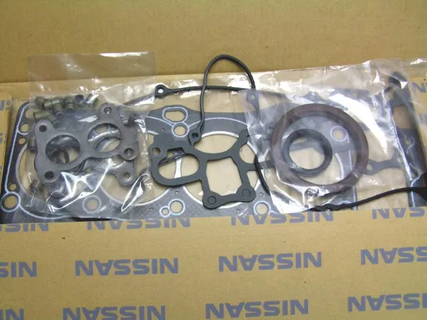 Zestaw uszczelek silnika pełny 10101AU325 Nissan/Infiniti