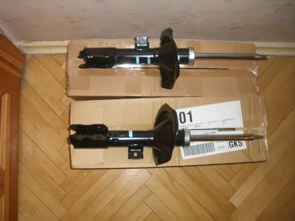 Amortyzator przedni lewy 4060A283 Mitsubishi