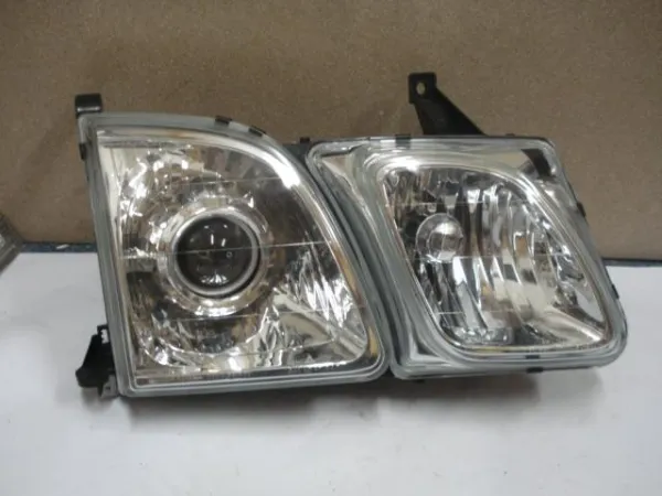 Reflektor prawy Lexus LX 470
