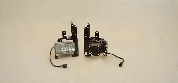 Lampa przeciwmgielna lewa Mazda 323 C V