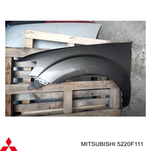 Błotnik przedni lewy 5220F111 Mitsubishi