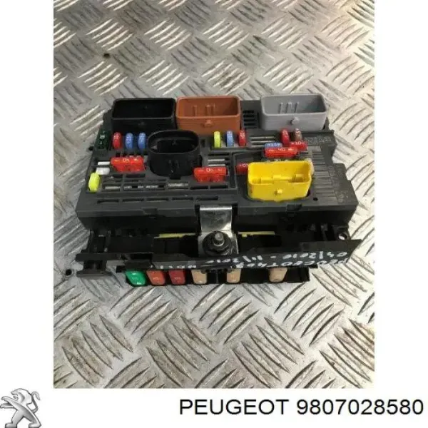 Skrzynka bezpieczników do Peugeot 407 SW 6E