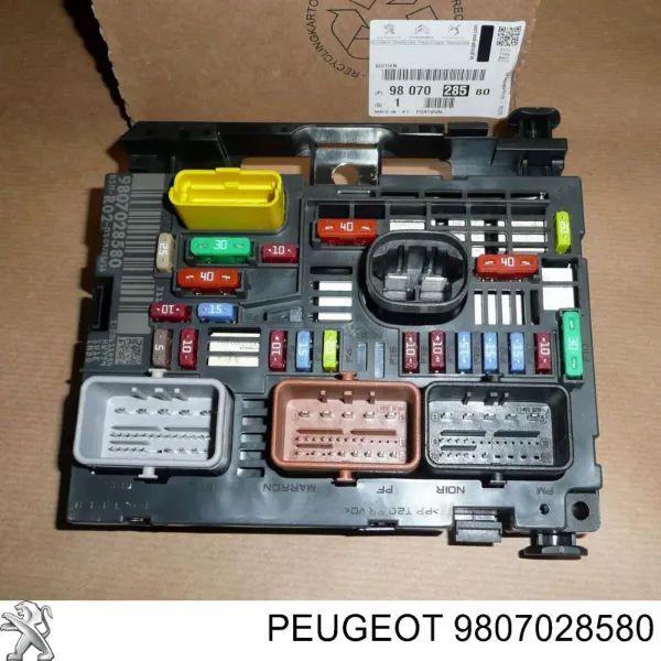 Do koszyka Skrzynka bezpieczników Peugeot 407 