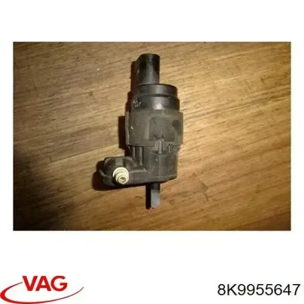 Pompka spryskiwacza szyby przedniej 8K9955647 VAG