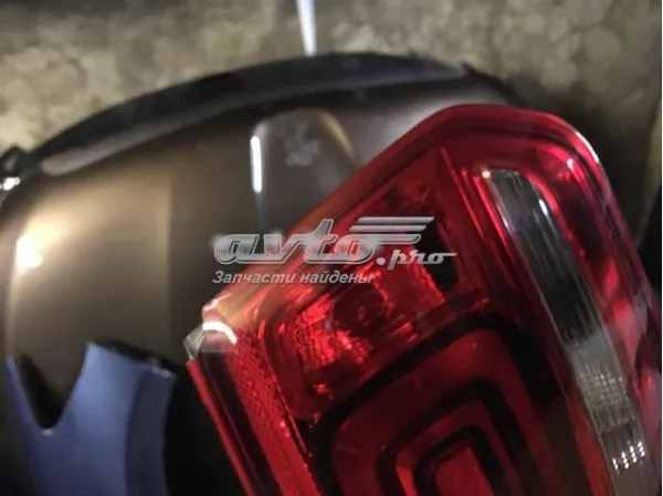 Lampa zespolona tylna prawa 9818810280 Peugeot/Citroen