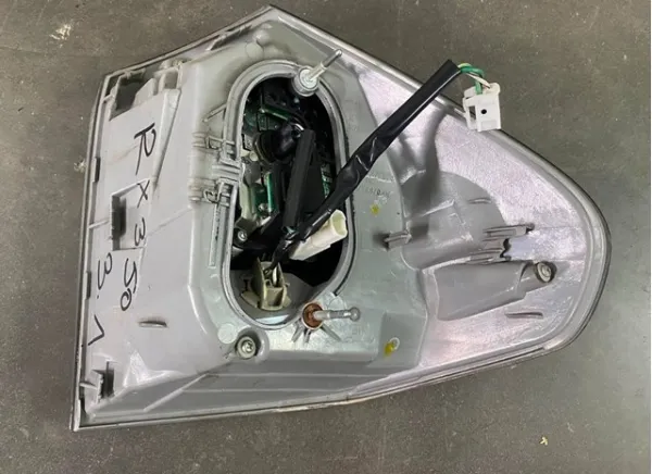 Lampa zespolona tylna lewa zewnętrzna 8156148061 Toyota