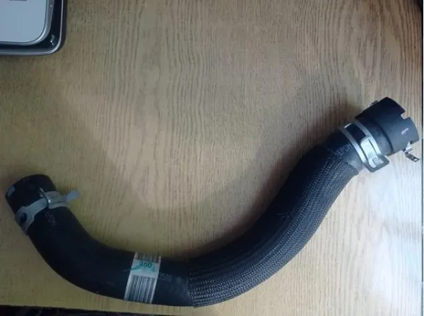 Przewód (króciec) chłodnicy górny KIA Sportage IV QL