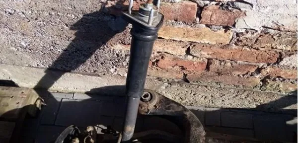 Amortyzator tylny 4853080665 Toyota