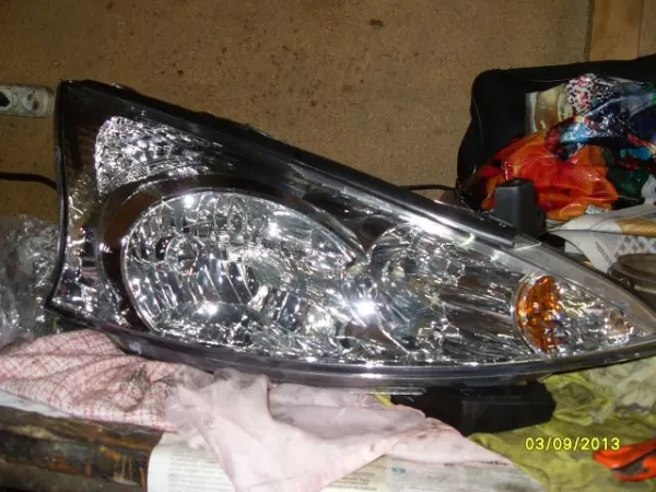 Reflektor prawy Mitsubishi Grandis NAW