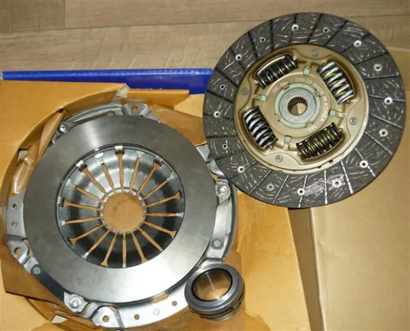 Zestaw sprzęgła (3 części) DWK018 VALEO