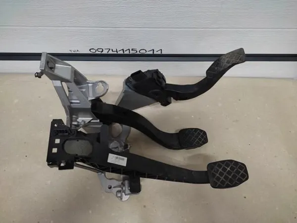 Pedał sprzęgła Audi A6 C6