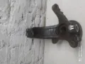 Czop (zwrotnica) przedni prawy Volvo XC60 156