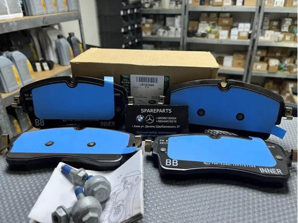 Klocki hamulcowe przednie tarczowe LR162045 Land Rover