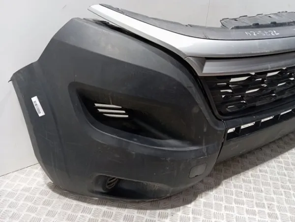 Zderzak przedni, środkowa część 1637293680 Peugeot/Citroen