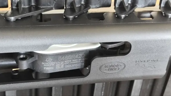 Żaluzja chłodnicy LR102691 Land Rover