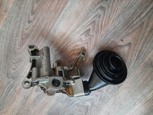 Pompa oleju 06E115105AN VAG