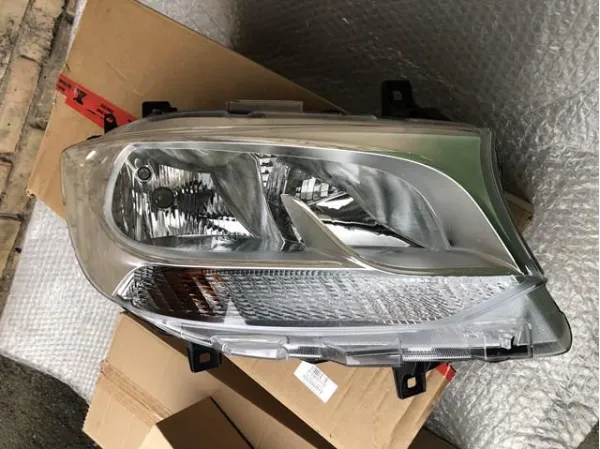 Reflektor prawy 9109060100 Mercedes