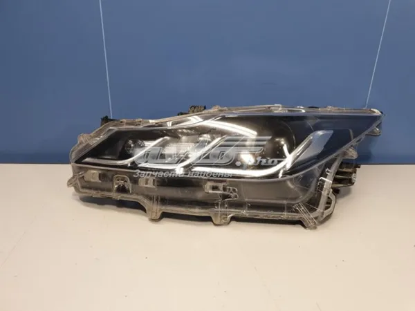 Reflektor lewy 8117002T30 Toyota