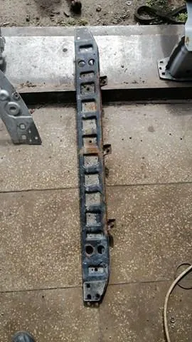 Belka chłodnicy dolna LR024295 Land Rover
