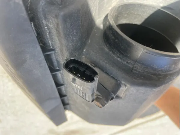 Czujnik temperatury powietrza wlotowego 393003C300 Hyundai/Kia