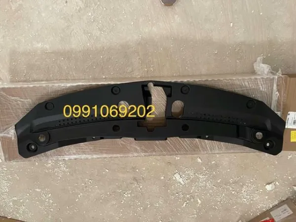 Nakładka panelu przedniego (osłony chłodnicy) górna 42785960 General Motors