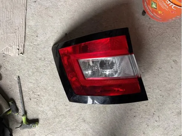 Lampa zespolona tylna lewa 6V9945095 VAG