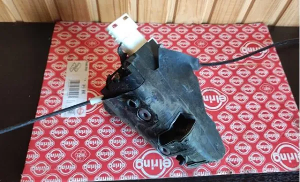 Zamek drzwi przednich prawych do Peugeot 407 SW 6E