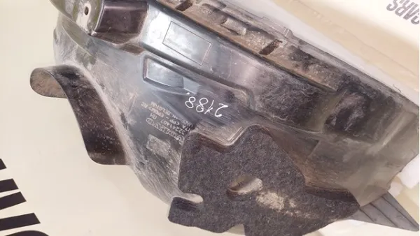 Nadkole błotnika przedniego prawe 32241407 Volvo