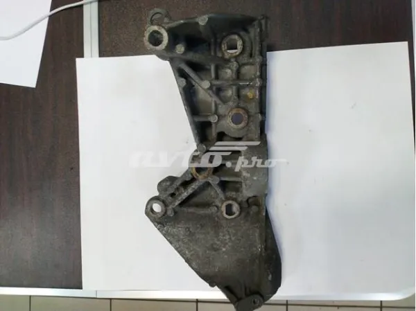 Wspornik alternatora Renault Megane II
