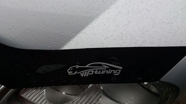 Deflektor na maskę Renault Megane III
